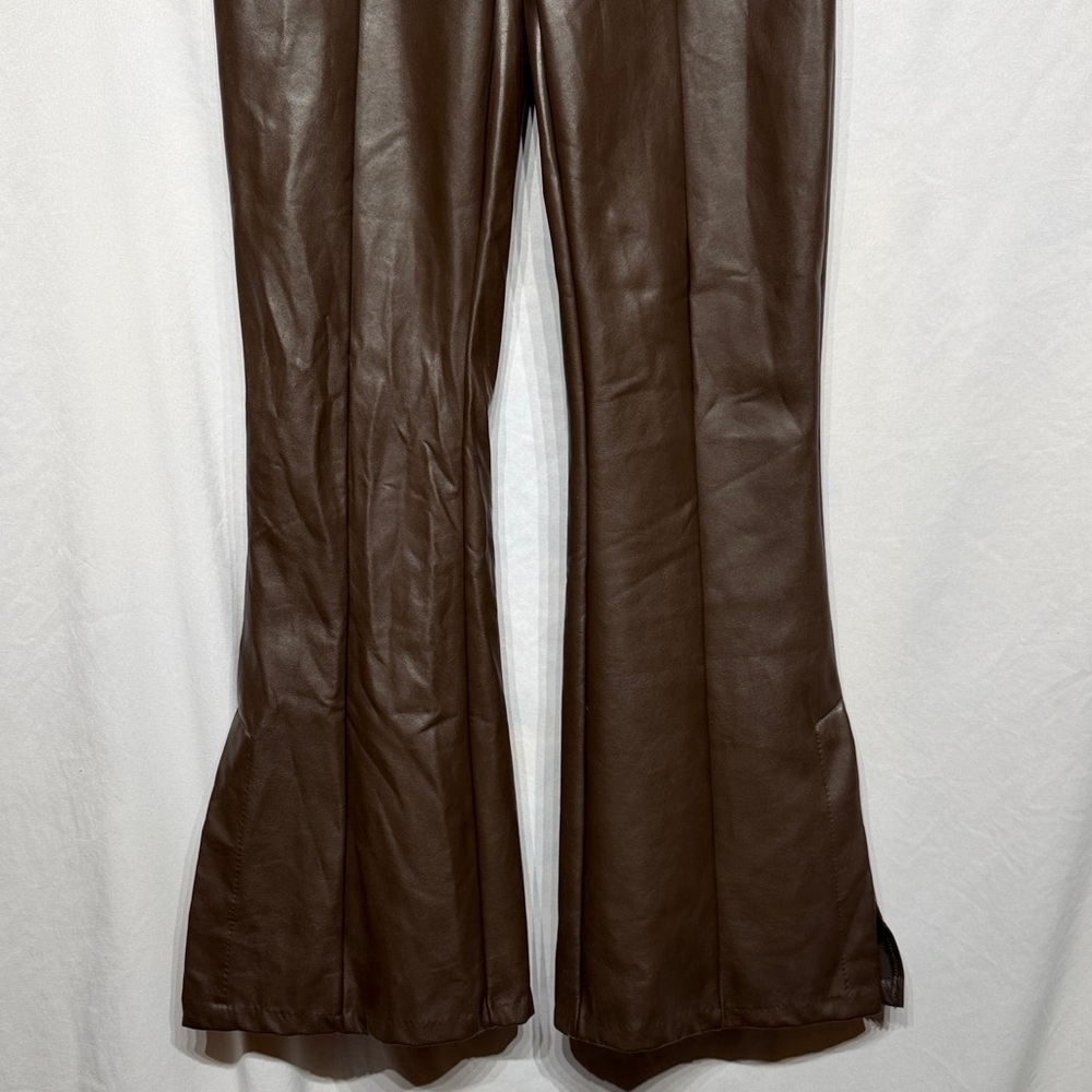 Abercrombie & Fitch Split-Hem Vegan Leather Curve Love Slim Flare Pant Brown - Picture 4 of 13